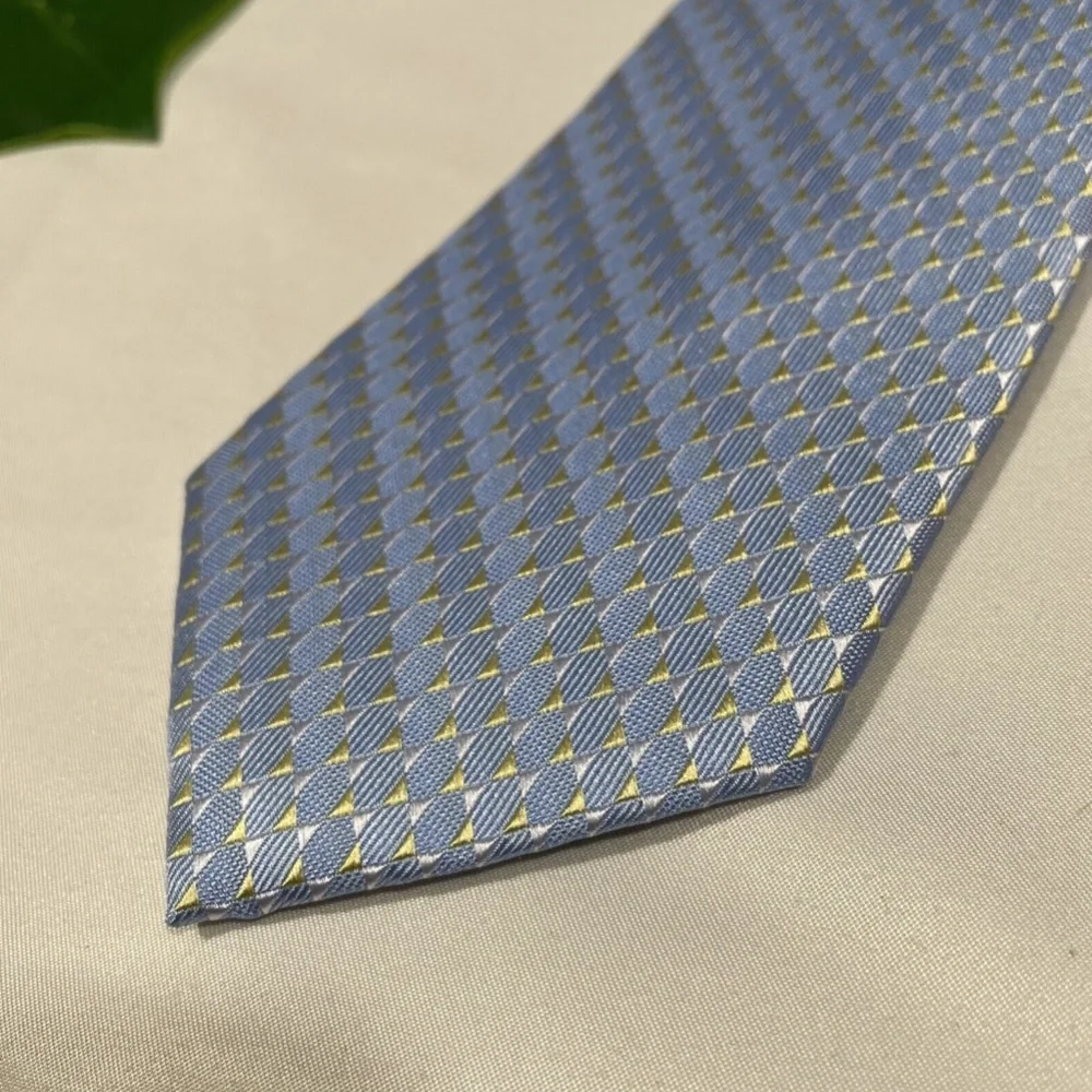 NWT $70 Michael Kors [Mens Tie‎ ] Mirrored Circles Tie in Light Blue Yellow